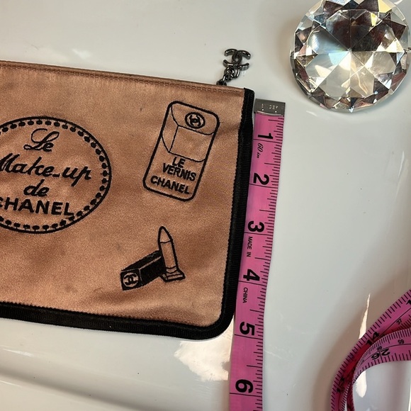 CHANEL SATIN MAKEUP BAG - Picture 9 of 10